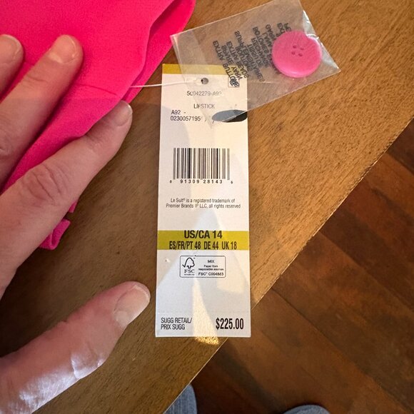 NWT Le Suit Two Button Seamed Jacket in Lipstick Pink. Size 14 - Picture 9 of 10